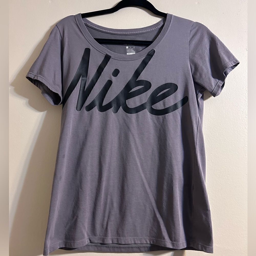 Nike dri fit logo top size small